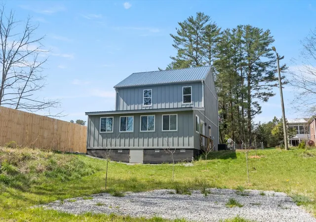 Photo 3 of Single family home for sale at 84 Poplar St, Brevard, NC 28712 | MLS# 4403421 | Listing updated on 2026-07-26