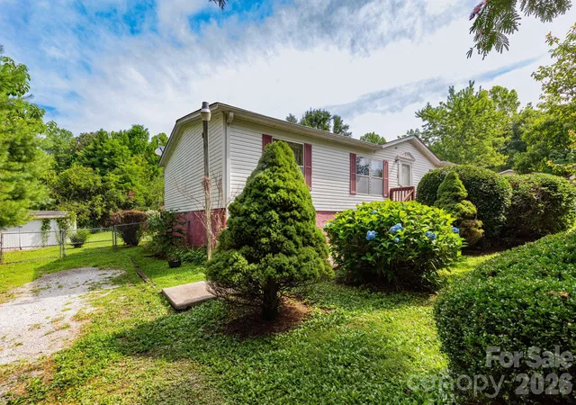 Photo 2 of Single family home for sale at 44 Double D Dr, Flat Rock, NC 28731 | MLS# 4403427 | Listing updated on 2026-10-06