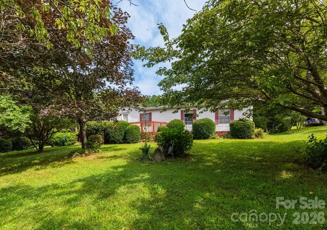 Photo 3 of Single family home for sale at 44 Double D Dr, Flat Rock, NC 28731 | MLS# 4403427 | Listing updated on 2026-10-06
