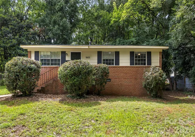 Photo 1 of Single family home for sale at 9408 Spruce Pine Pl, Charlotte, NC 28210 | MLS# 4403457 | Listing updated on 2026-09-29