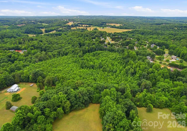 Photo 3 of Sale Pending at 1273 Shirebourn, Hickory, NC 28602 | MLS# 4403470 | Listing updated on 2026-09-21
