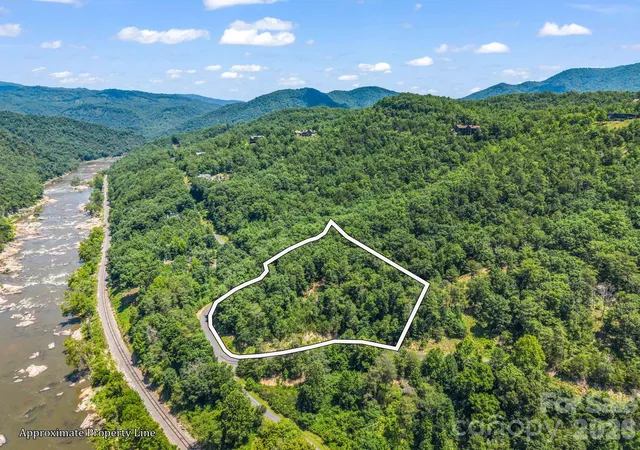 Homes for sale in Marshall, NC | 3670 French Broad Pkwy, Marshall, NC 28753 | MLS# 4403472