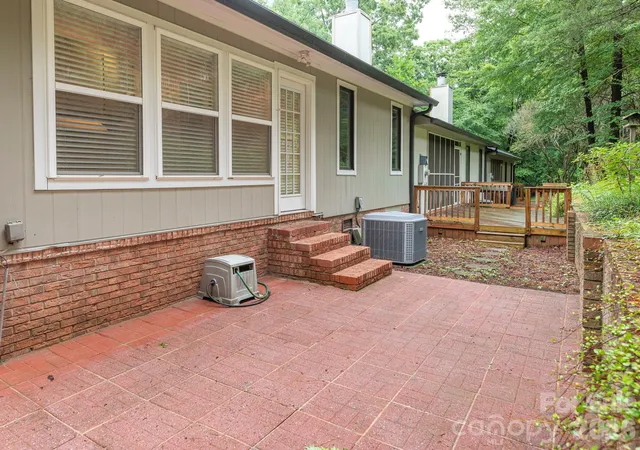 Photo 2 of Sale Pending at 1005 Kenilworth Ct Nw, Concord, NC 28027 | MLS# 4403489 | Listing updated on 2026-09-19