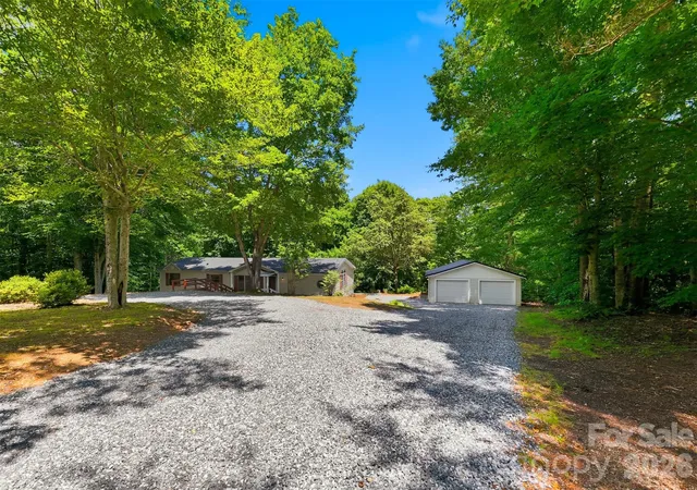 Photo 3 of Single family home for sale at 4944 Largo Ct, Conover, NC 28613 | MLS# 4403514 | Listing updated on 2026-09-17