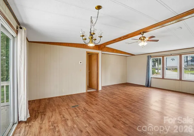5th image of 303 Meadowbrook Ct, Hendersonville, NC 28792 | MLS# 4403570