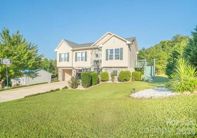 Photo 1 of Single family home for sale at 1260 Star Ln, Morganton, NC 28655 | MLS# 4403577 | Listing updated on 2026-09-18