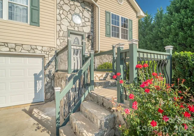 Photo 2 of Single family home for sale at 1260 Star Ln, Morganton, NC 28655 | MLS# 4403577 | Listing updated on 2026-09-18