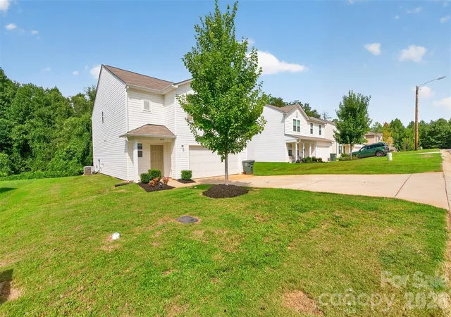 Photo 4 of Single family home for sale at 1475 Cannan Mountain Dr, Newton, NC 28658 | MLS# 4403589 | Listing updated on 2026-09-02