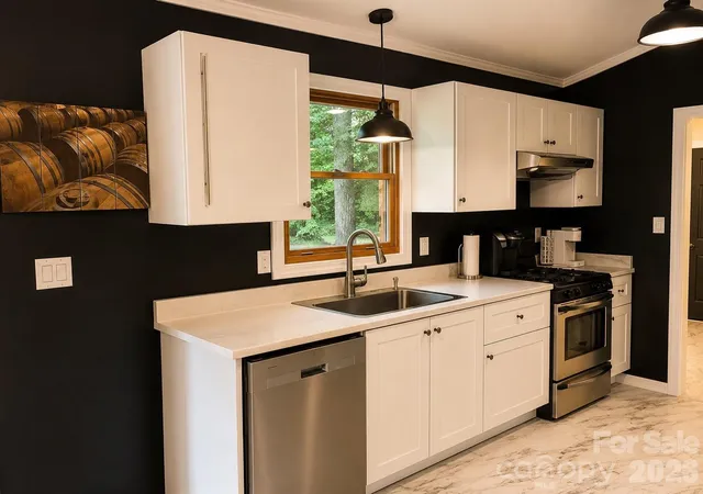 4th image of 721 Bear Crk Ln, Saluda, NC 28773 | MLS# 4403614