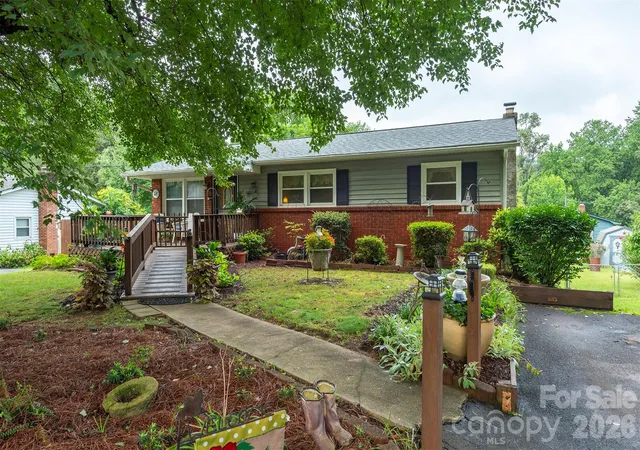 2nd image of 424 Lower Grassy Branch Rd, Asheville, NC 28805 | MLS# 4403617