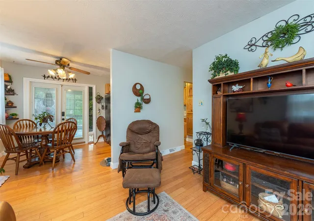 5th image of 424 Lower Grassy Branch Rd, Asheville, NC 28805 | MLS# 4403617