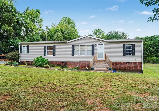 Single family home for sale at 216 Westlee St, Shelby, NC 28150 | MLS# 4403624 | Listing updated on 2026-09-16