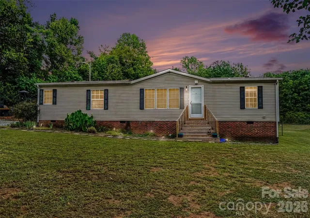 Photo 2 of Single family home for sale at 216 Westlee St, Shelby, NC 28150 | MLS# 4403624 | Listing updated on 2026-09-03