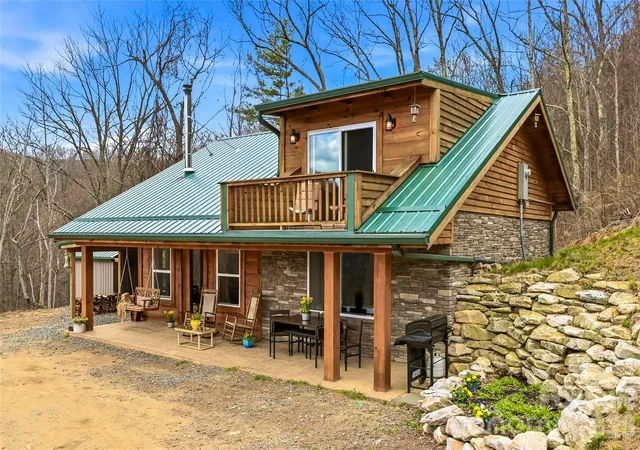 Photo 3 of Single family home for sale at 131 White Oak Way, Hot Springs, NC 28743 | MLS# 4403627 | Listing updated on 2026-08-14