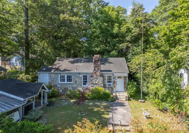 Photo 3 of Single family home for sale at 720 Sylvan Blvd, Hendersonville, NC 28791 | MLS# 4403637 | Listing updated on 2026-09-28
