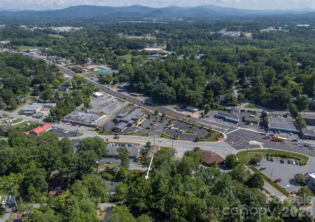 47th image of 720 Sylvan Blvd, Hendersonville, NC 28791 | MLS# 4403637