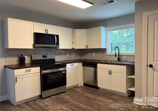 Photo 4 of Single family home for sale at 8761 Old Wire Rd, Laurel Hill, NC 28351 | MLS# 4403641 | Listing updated on 2026-08-16