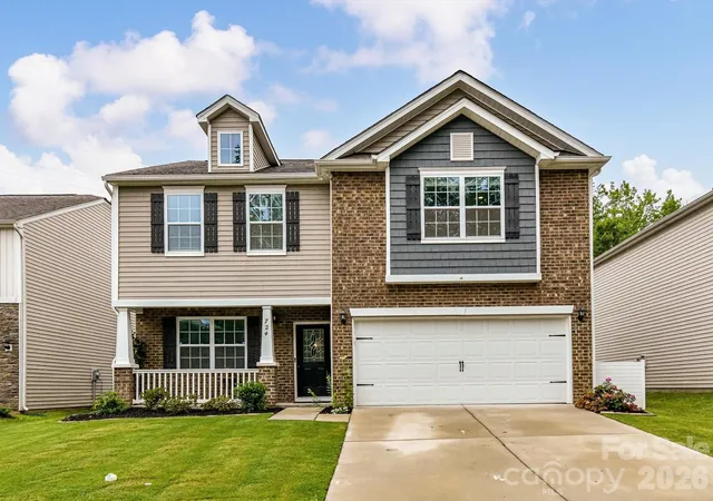 Photo 1 of Single family home for sale at 724 Larmore Ave, Charlotte, NC 28216 | MLS# 4403712 | Listing updated on 2026-09-29