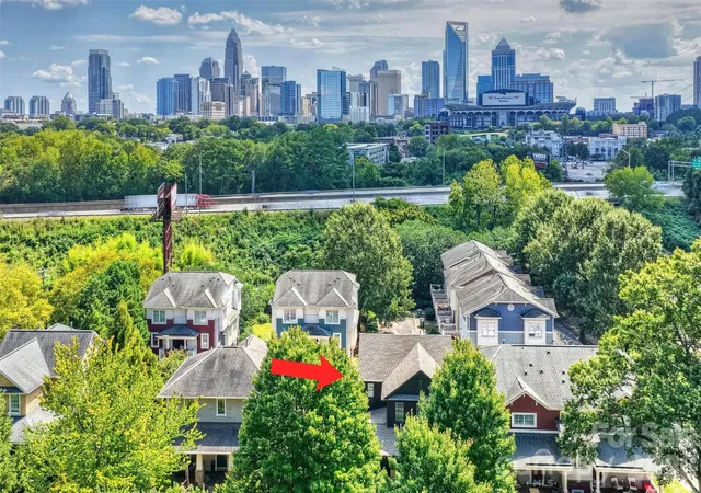 Photo 2 of Single family home for sale at 423 S Summit Ave, Charlotte, NC 28208 | MLS# 4403714 | Listing updated on 2026-10-30