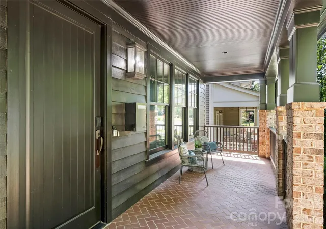 Photo 3 of Single family home for sale at 423 S Summit Ave, Charlotte, NC 28208 | MLS# 4403714 | Listing updated on 2026-10-30