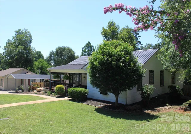 Photo 3 of Single family home for sale at 206 Bentwood Dr, Forest City, NC 28043 | MLS# 4403721 | Listing updated on 2026-09-05