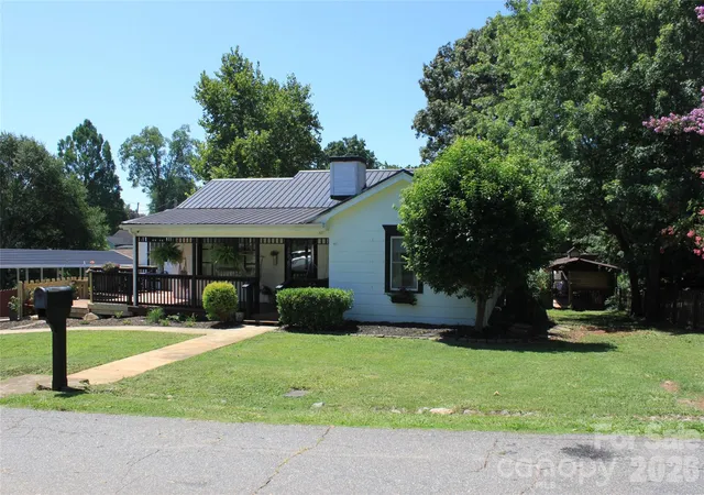 Photo 3 of Single family home for sale at 206 Bentwood Dr, Forest City, NC 28043 | MLS# 4403721 | Listing updated on 2026-09-05
