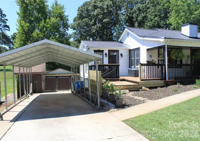 Photo 4 of Single family home for sale at 206 Bentwood Dr, Forest City, NC 28043 | MLS# 4403721 | Listing updated on 2026-09-05