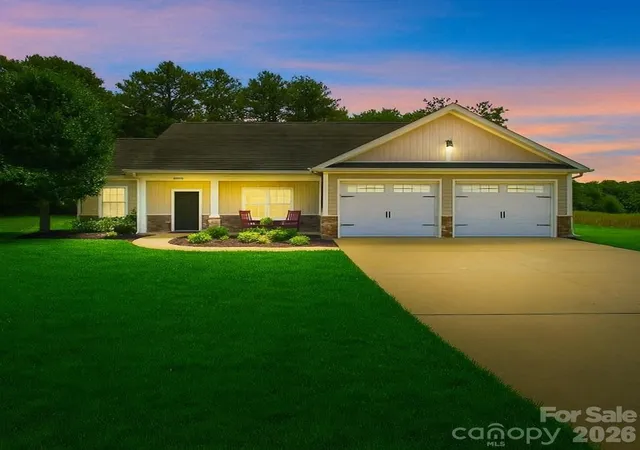 Photo 1 of Single family home for sale at 2100 Waterford Pointe Rd, Lexington, NC 27292 | MLS# 4403747 | Listing updated on 2026-07-26