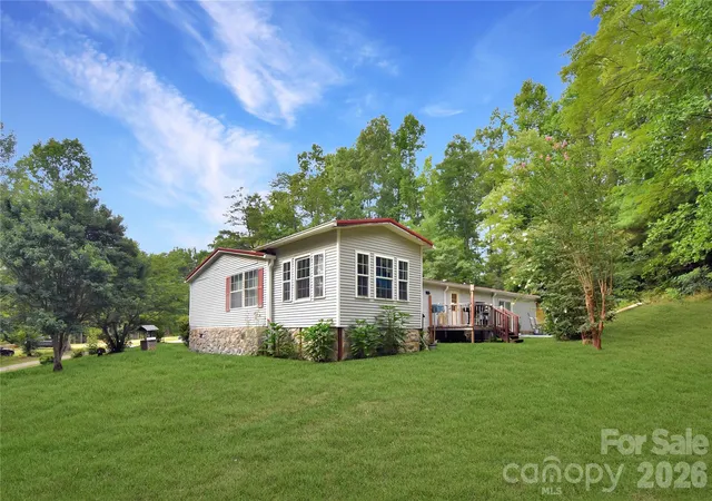 Photo 2 of Single family home for sale at 1515 States Ave, Morganton, NC 28655 | MLS# 4403770 | Listing updated on 2026-09-02