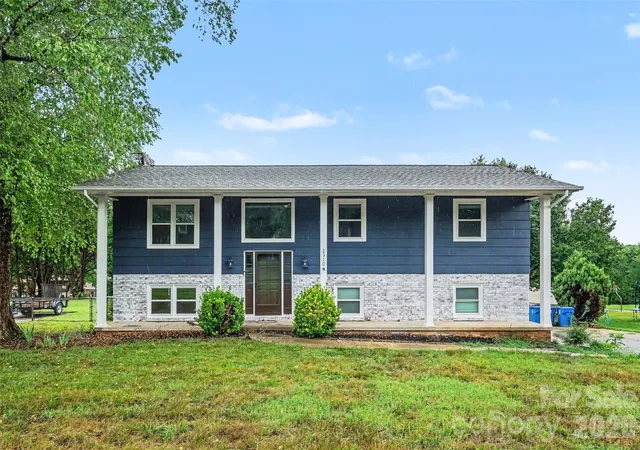 Photo 1 of Single family home for sale at 2310 24th Avenue Ne, Hickory, NC 28601 | MLS# 4403781 | Listing updated on 2026-08-24