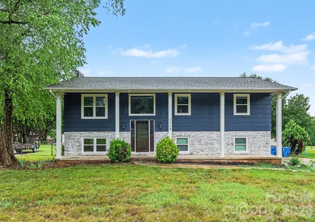 Photo 2 of Single family home for sale at 2310 24th Avenue Ne, Hickory, NC 28601 | MLS# 4403781 | Listing updated on 2026-08-24