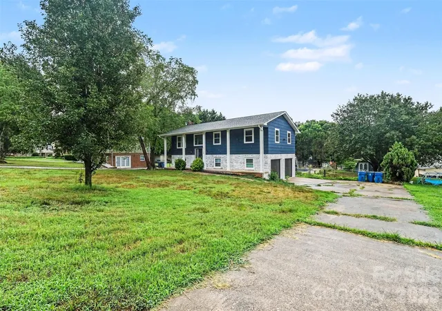 Photo 3 of Single family home for sale at 2310 24th Avenue NE, Hickory, NC 28601 | MLS# 4403781 | Listing updated on 2026-08-24