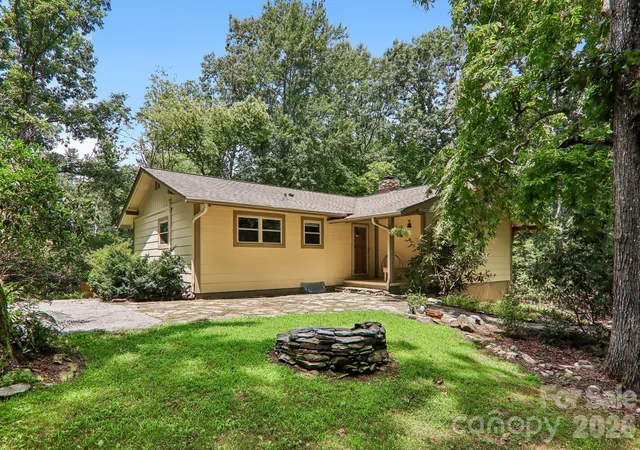 Photo 2 of Single family home for sale at 3 Edelweiss Dr, Horse Shoe, NC 28742 | MLS# 4403799 | Listing updated on 2026-09-26