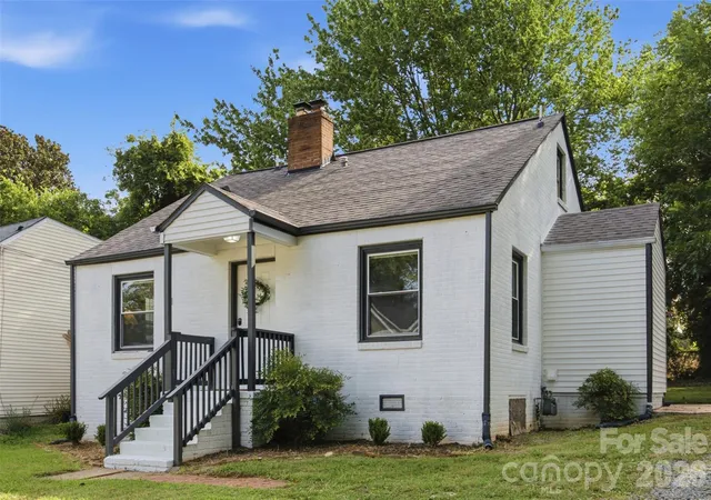 Photo 1 of Single family home for sale at 2516 Elon St, Charlotte, NC 28208 | MLS# 4403824 | Listing updated on 2026-09-22