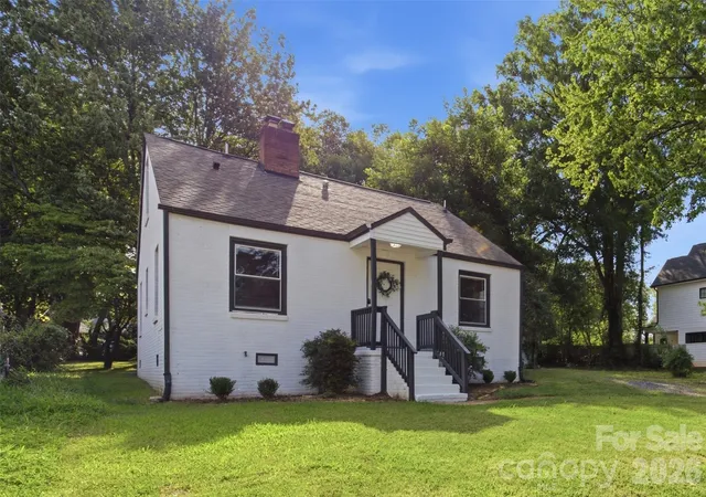 Photo 2 of Single family home for sale at 2516 Elon St, Charlotte, NC 28208 | MLS# 4403824 | Listing updated on 2026-09-22