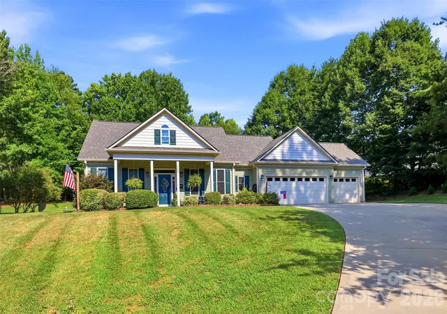 Photo 2 of Single family home for sale at 3809 Crk Ridge Dr, Denver, NC 28037 | MLS# 4403828 | Listing updated on 2026-10-07