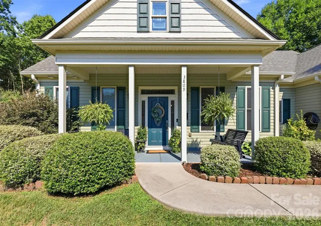 Photo 3 of Single family home for sale at 3809 Crk Ridge Dr, Denver, NC 28037 | MLS# 4403828 | Listing updated on 2026-10-07