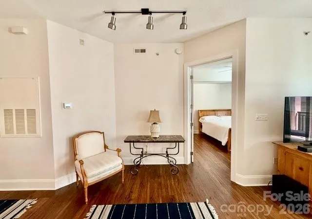 Listing Photo 4 - Condo for sale in building located at 4620 Piedmont Row Dr W, Charlotte, NC 28210 - Unit #402