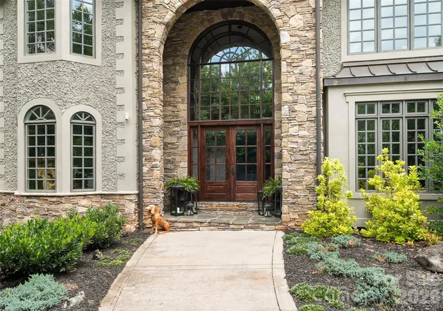 Photo 3 of Mansion for sale at 413 Barrington Dr, Asheville, NC 28803 | MLS# 4403842 | Listing updated on 2026-10-07