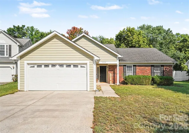Photo 1 of Sale Pending at 12109 Landing Green Dr, Charlotte, NC 28277 | MLS# 4403847 | Listing updated on 2026-09-20