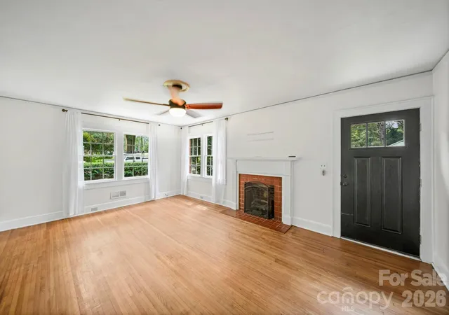 Photo 2 of Single family home for sale at 1214 S York St, Gastonia, NC 28052 | MLS# 4403849 | Listing updated on 2026-10-02
