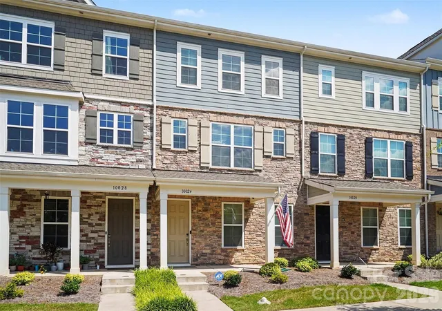 Photo 2 of Townhouse for sale at 10024 Hemingway Pl, Charlotte, NC 28227 | MLS# 4403858 | Listing updated on 2026-08-26