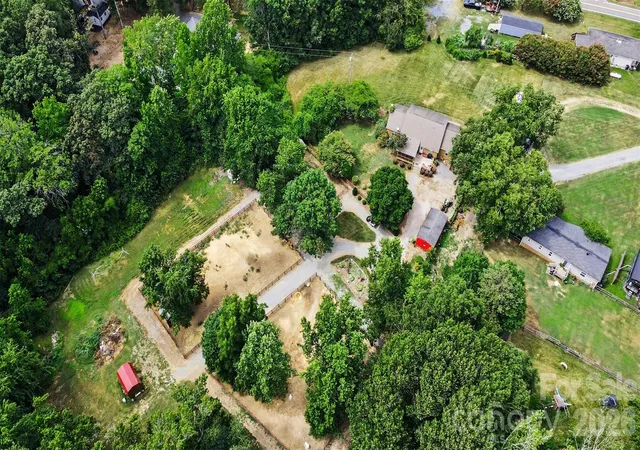 Photo 4 of Single family home for sale at 3999 Fincher Rd, Matthews, NC 28104 | MLS# 4403875 | Listing updated on 2026-10-16
