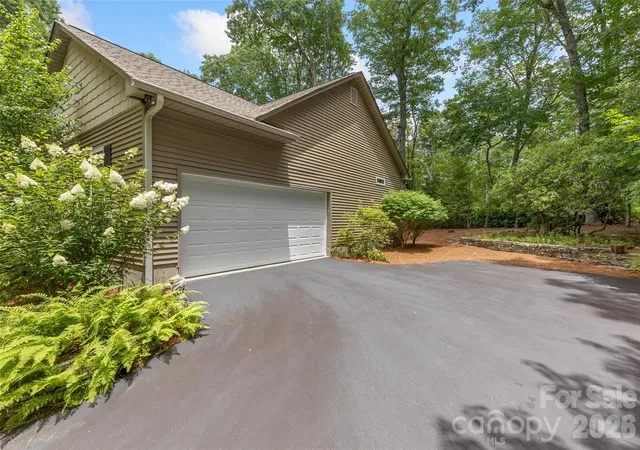 Photo 5 of Single family home for sale at 141 Dolly Ln, Highlands, NC 28741 | MLS# 4403878 | Listing updated on 2026-07-25