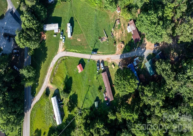 Photo 2 of Single family home for sale at 14 Calhoun Dr, Marion, NC 28752 | MLS# 4403910 | Listing updated on 2026-08-17