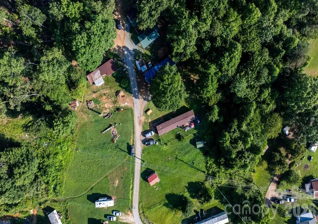 Photo 3 of Single family home for sale at 14 Calhoun Dr, Marion, NC 28752 | MLS# 4403910 | Listing updated on 2026-08-17