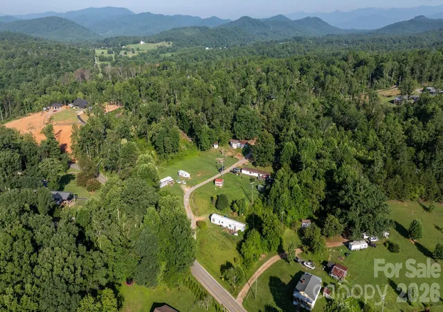 Photo 5 of Single family home for sale at 14 Calhoun Dr, Marion, NC 28752 | MLS# 4403910 | Listing updated on 2026-08-17