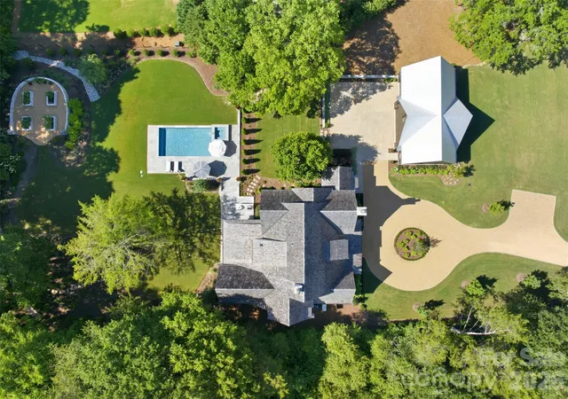 Photo 3 of Single family home for sale at 1212 Gardendale Rd, Fort Mill, SC 29708 | MLS# 4403913 | Listing updated on 2026-09-16