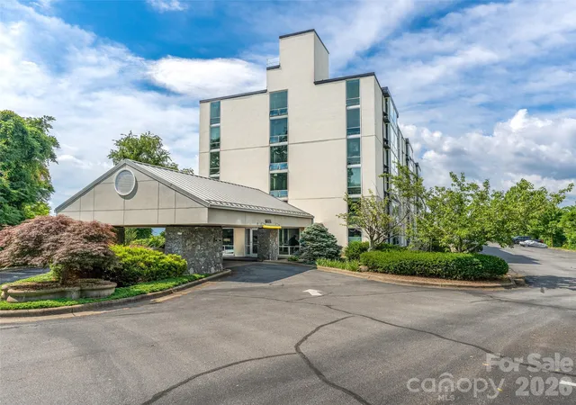 3rd image of 647 Town Mountain Rd, Asheville, NC 28804