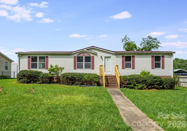 1st image of 505 Crescent Wy, Horse Shoe, NC 28742 | MLS# 4403929